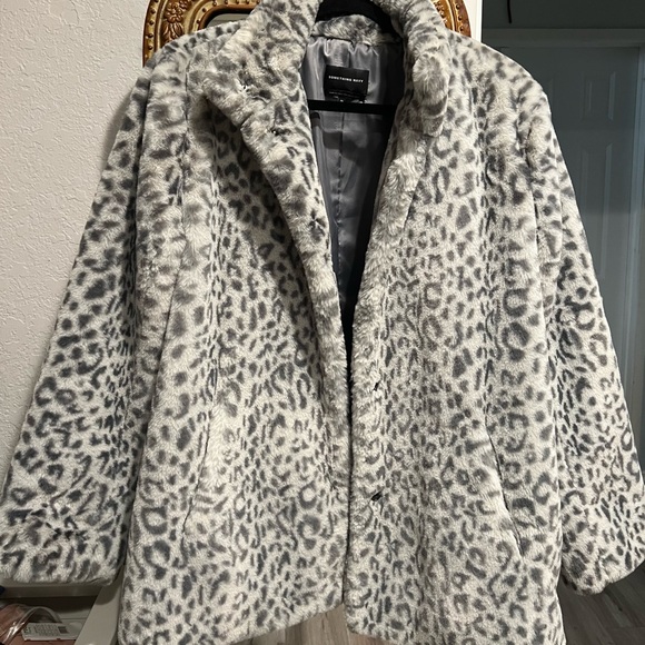 EUC Leopard Print Faux Fur Coat - Picture 6 of 7